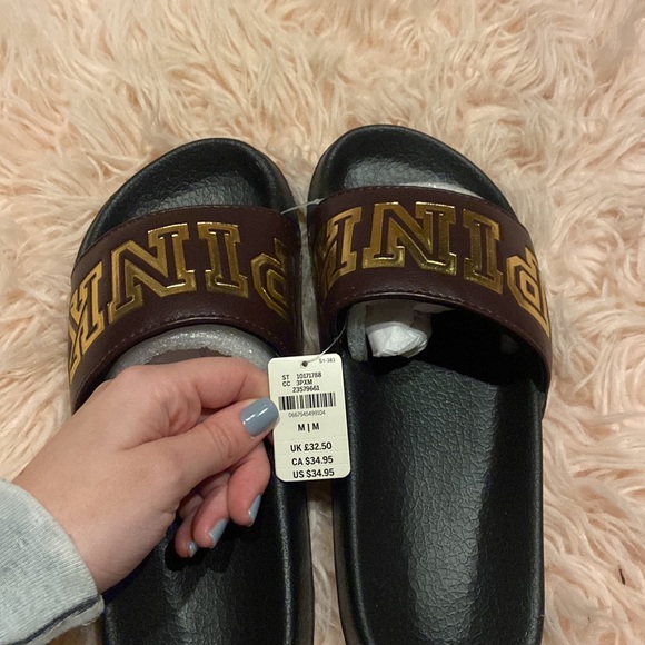 COPY - BRAND NEW VS PINK SLIDES - Picture 3 of 4